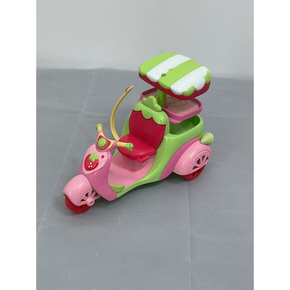 Strawberry Shortcake Goodies To Go Scooter Toy - Picture 2 of 5